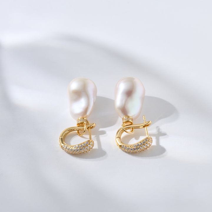 Elegant Baroque Pearl Earrings WE00875