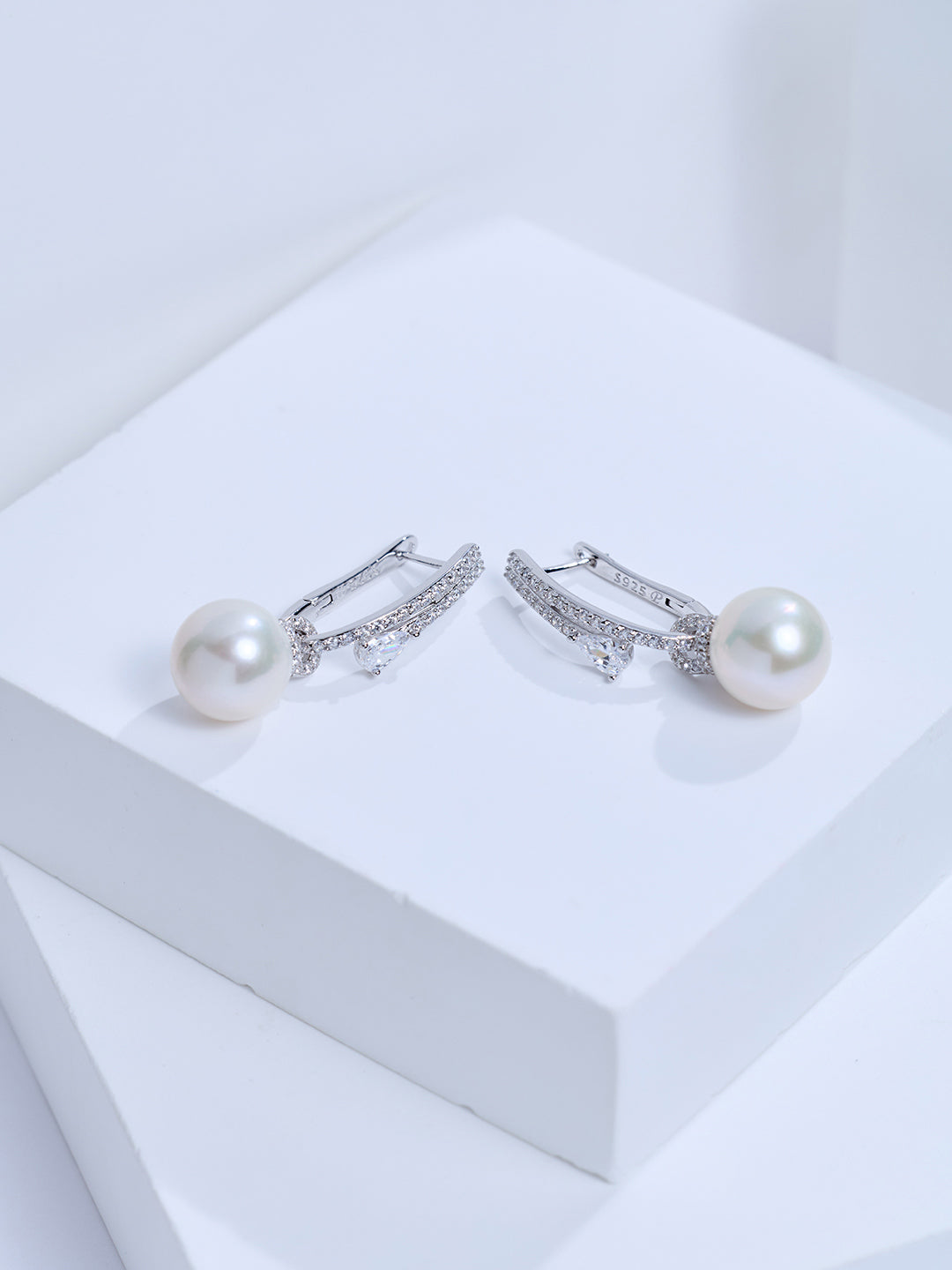 Top Luste Edison Pearl Earrings WE01066
