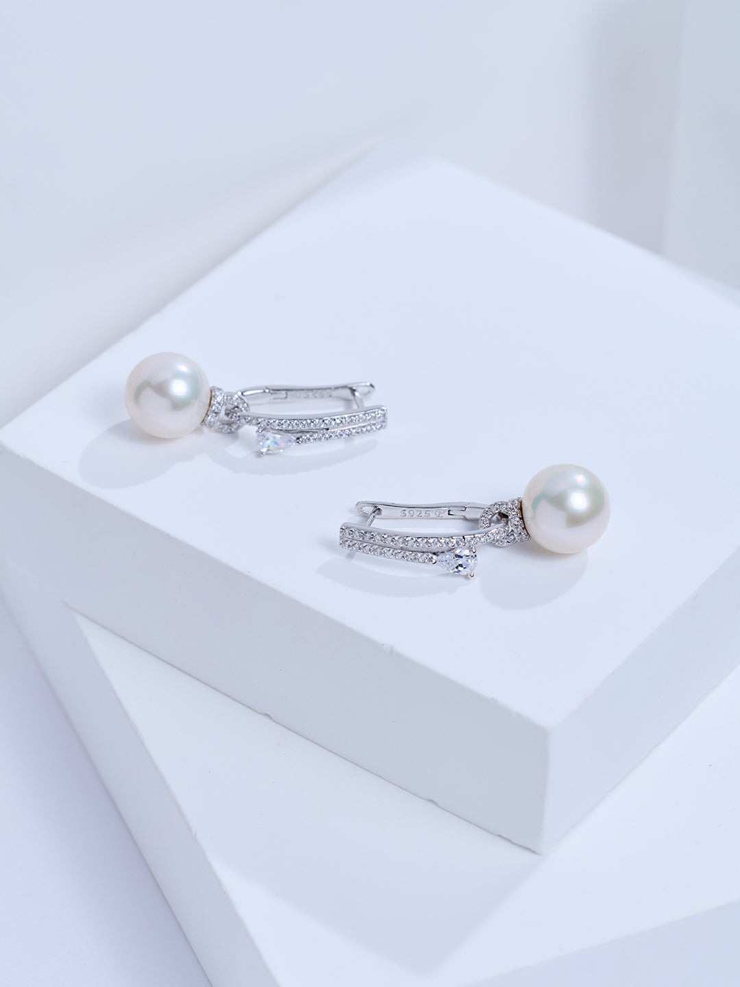 Top Luste Edison Pearl Earrings WE01066
