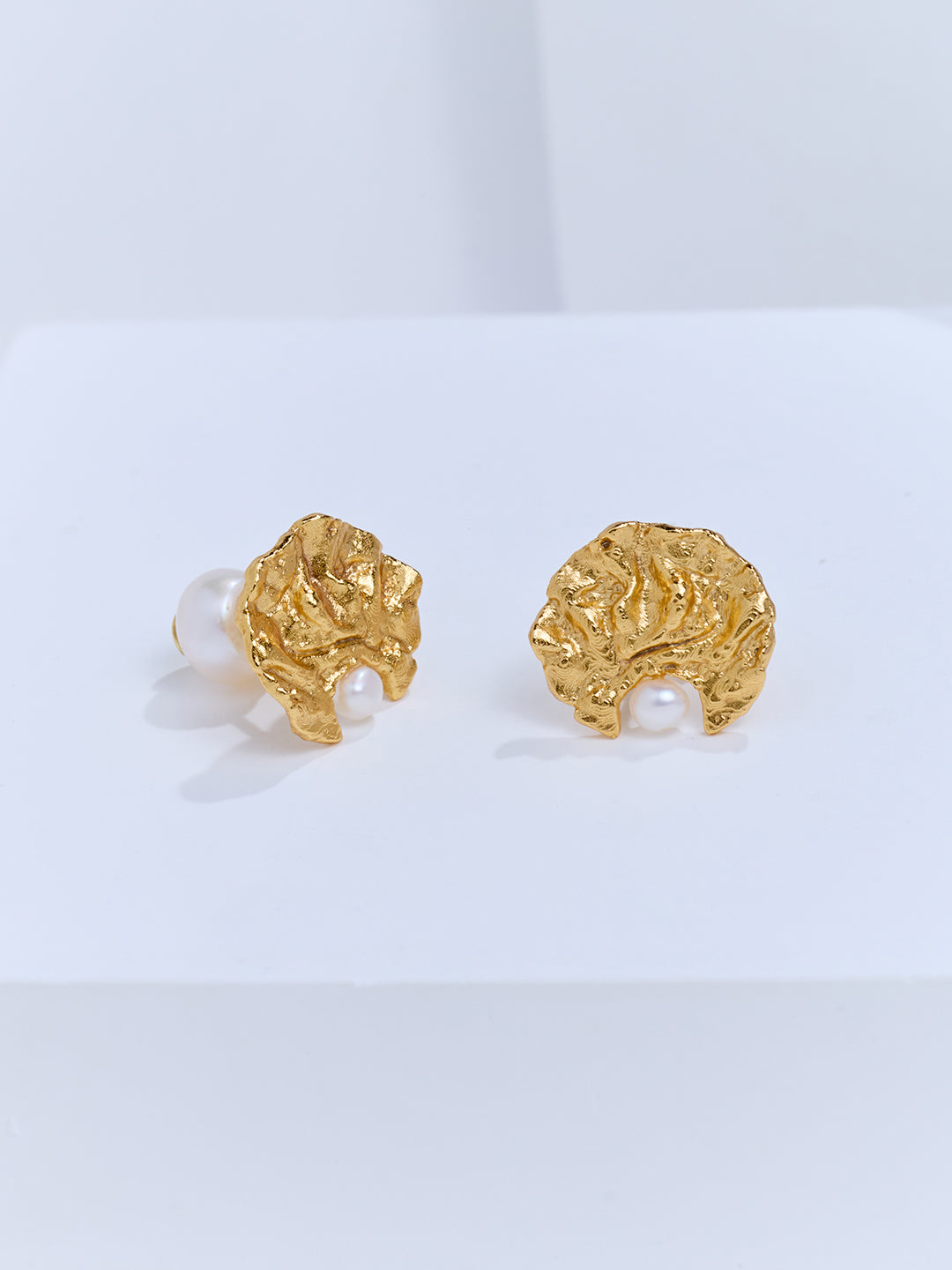 Elegant Freshwater Pearl Earrings WE01070 | SANDS