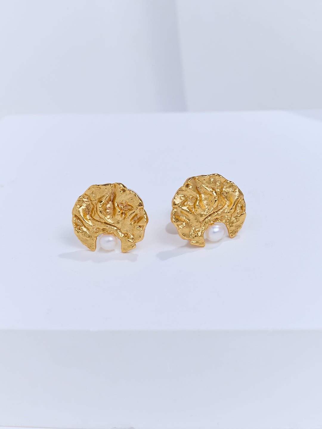 Elegant Freshwater Pearl Earrings WE01070 | SANDS