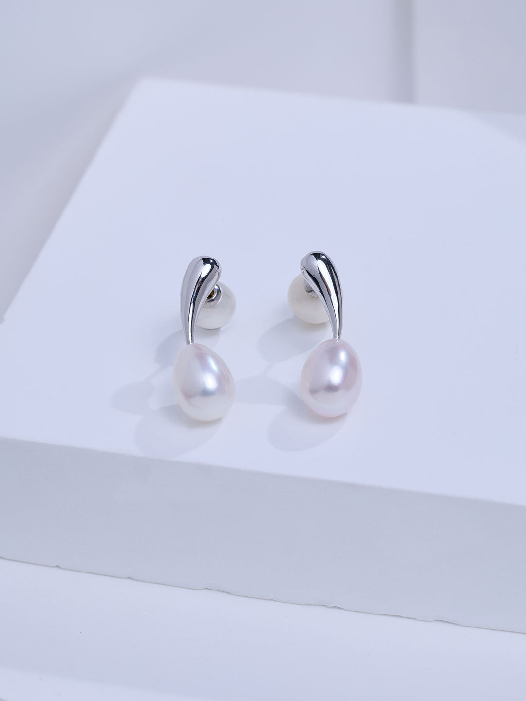 Top Grade Freshwater Pear Earrings WE01080 | FLUID