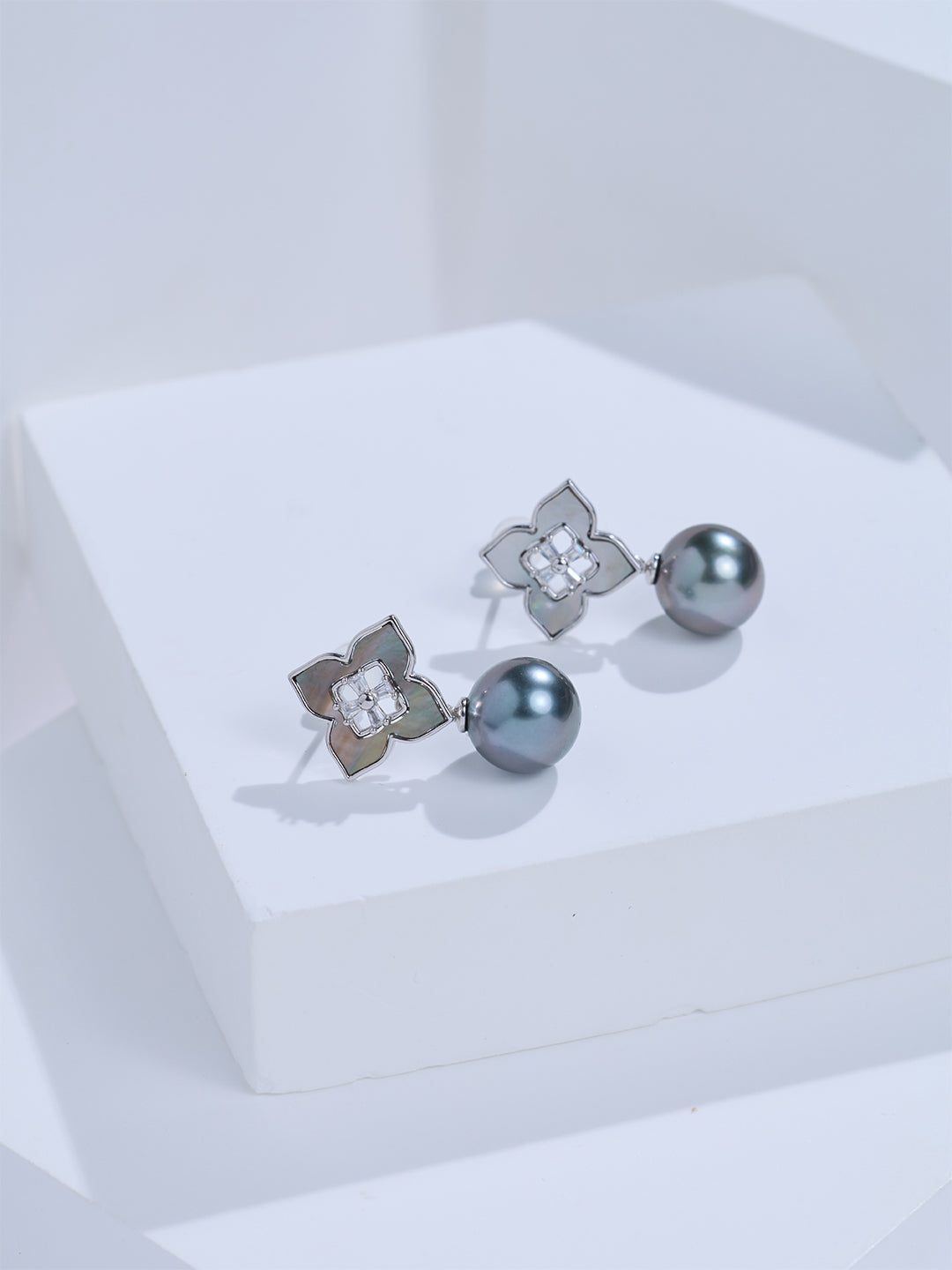 Top Lustre Tahitian Pearl Earrings WE01086 | PERANAKAN