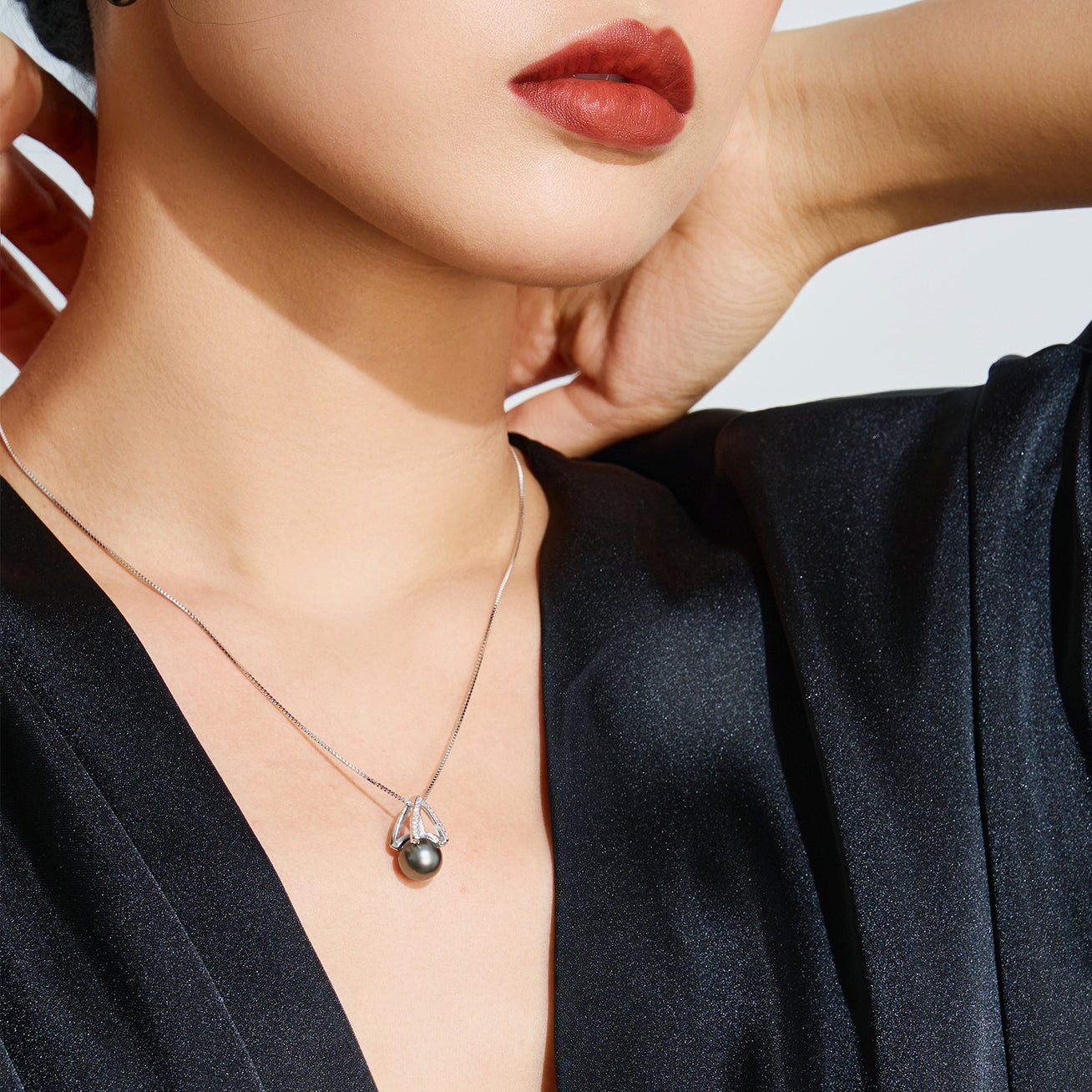 エレガントなタヒチ黒蝶真珠ネックレス最高のパールジュエリー