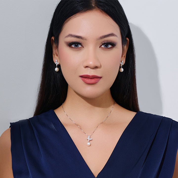 Elegant Pearl Earrings WE00179 | GARDENS - PEARLY LUSTRE