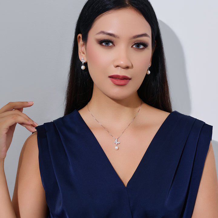 Elegant Pearl Earrings WE00179 | GARDENS - PEARLY LUSTRE