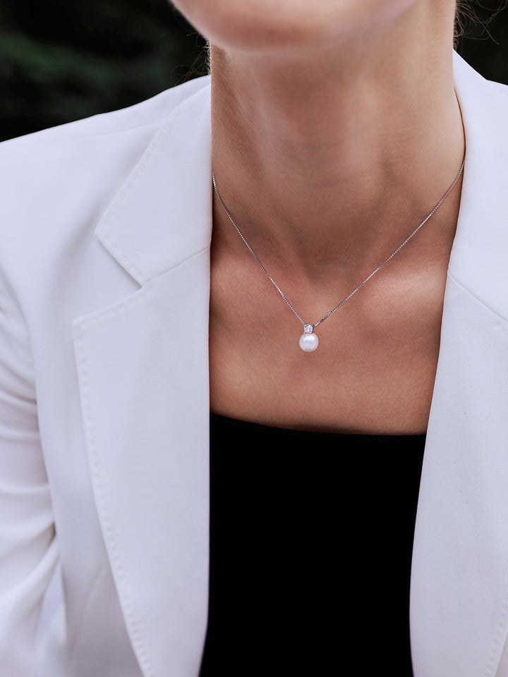 Elegante collar de perlas redondas de agua dulce WN00268