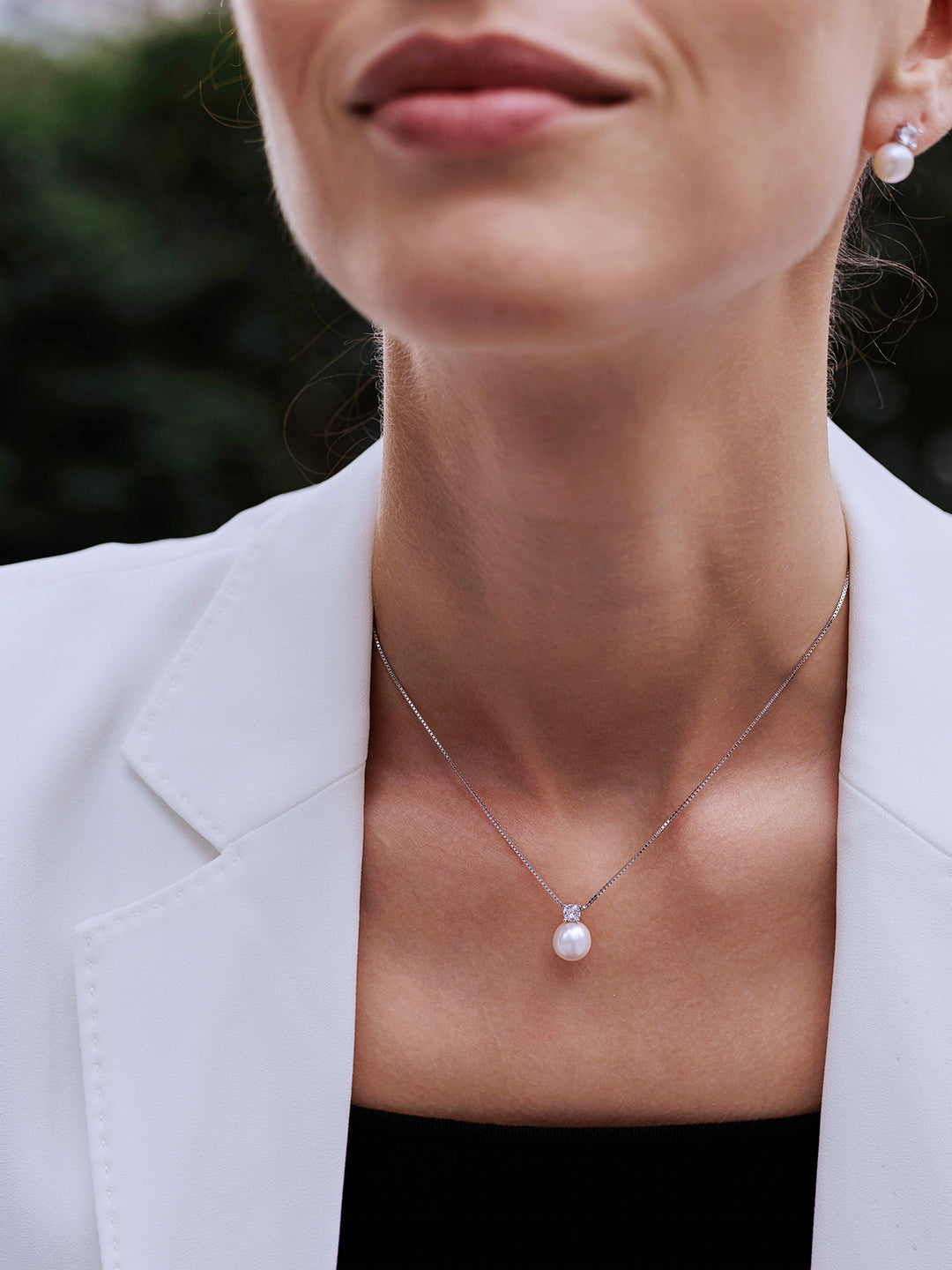 Elegante collar de perlas redondas de agua dulce WN00268