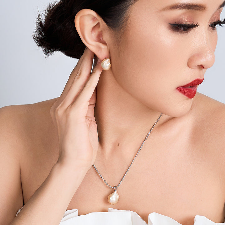 Elegant Baroque Pearl Earrings WE00819