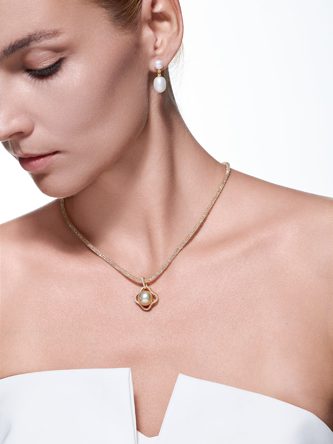 Collier en perles dorées de la mer du Sud à lustre supérieur WN00904