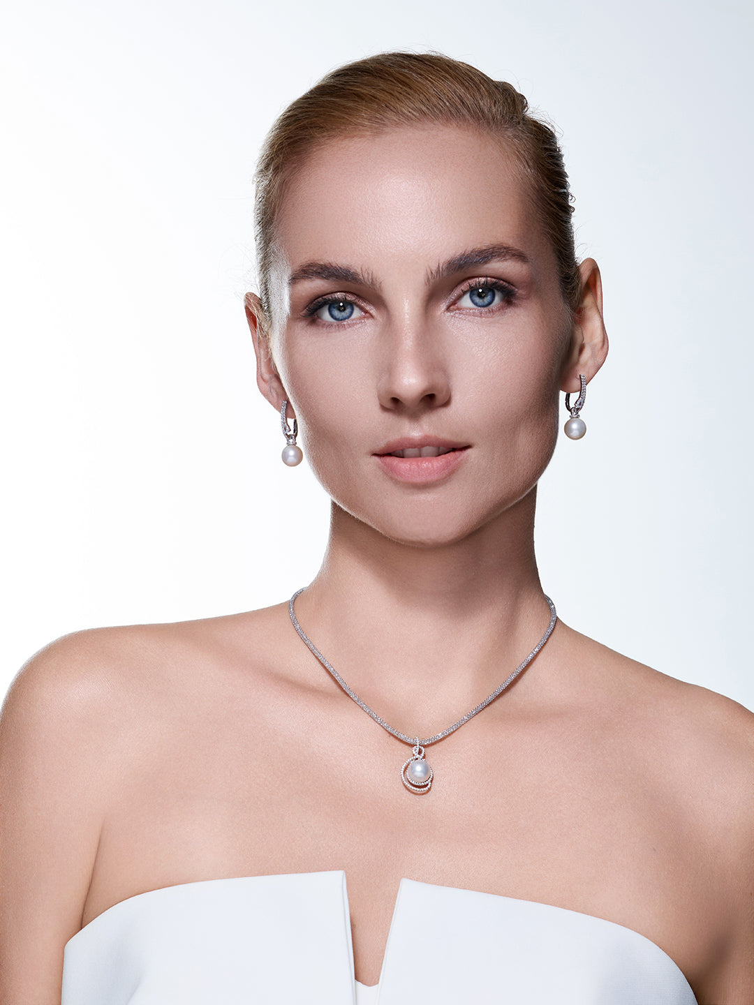 Top Lustre South Sea White Pearl Necklace WN00909