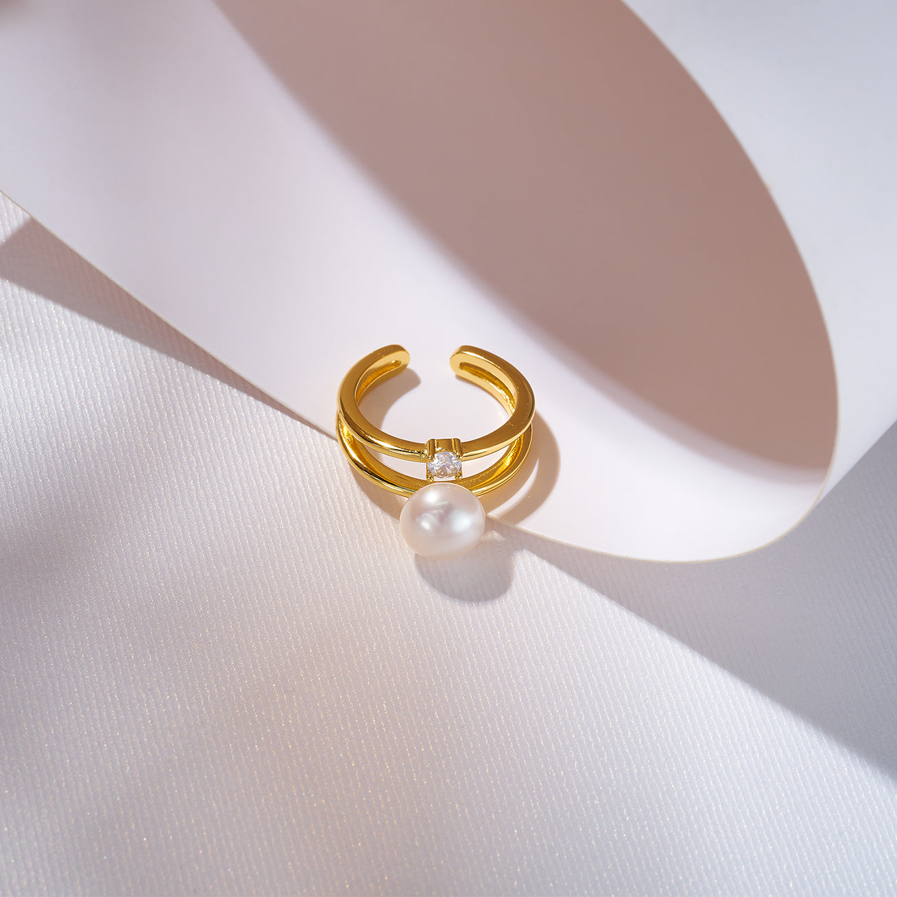 New Yorker Freshwater Pearl Ring WR00061 - PEARLY LUSTRE