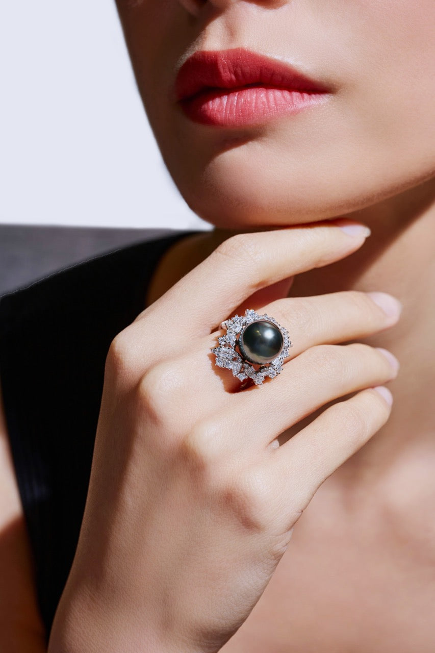 Elegante anillo de perlas de agua salada de Tahití WR00116