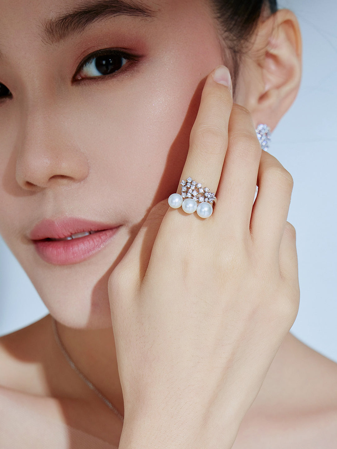 Elegante Anillo de Perlas de Agua Dulce WR00126 | CELESTE
