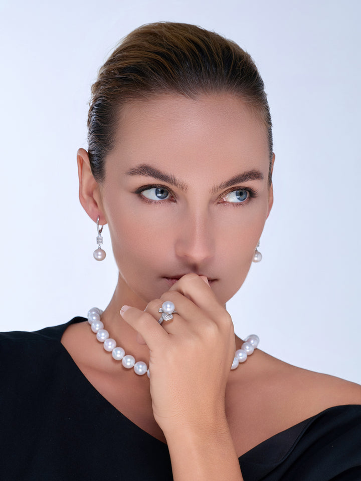 Bague australienne en perles blanches des mers du Sud WR00137