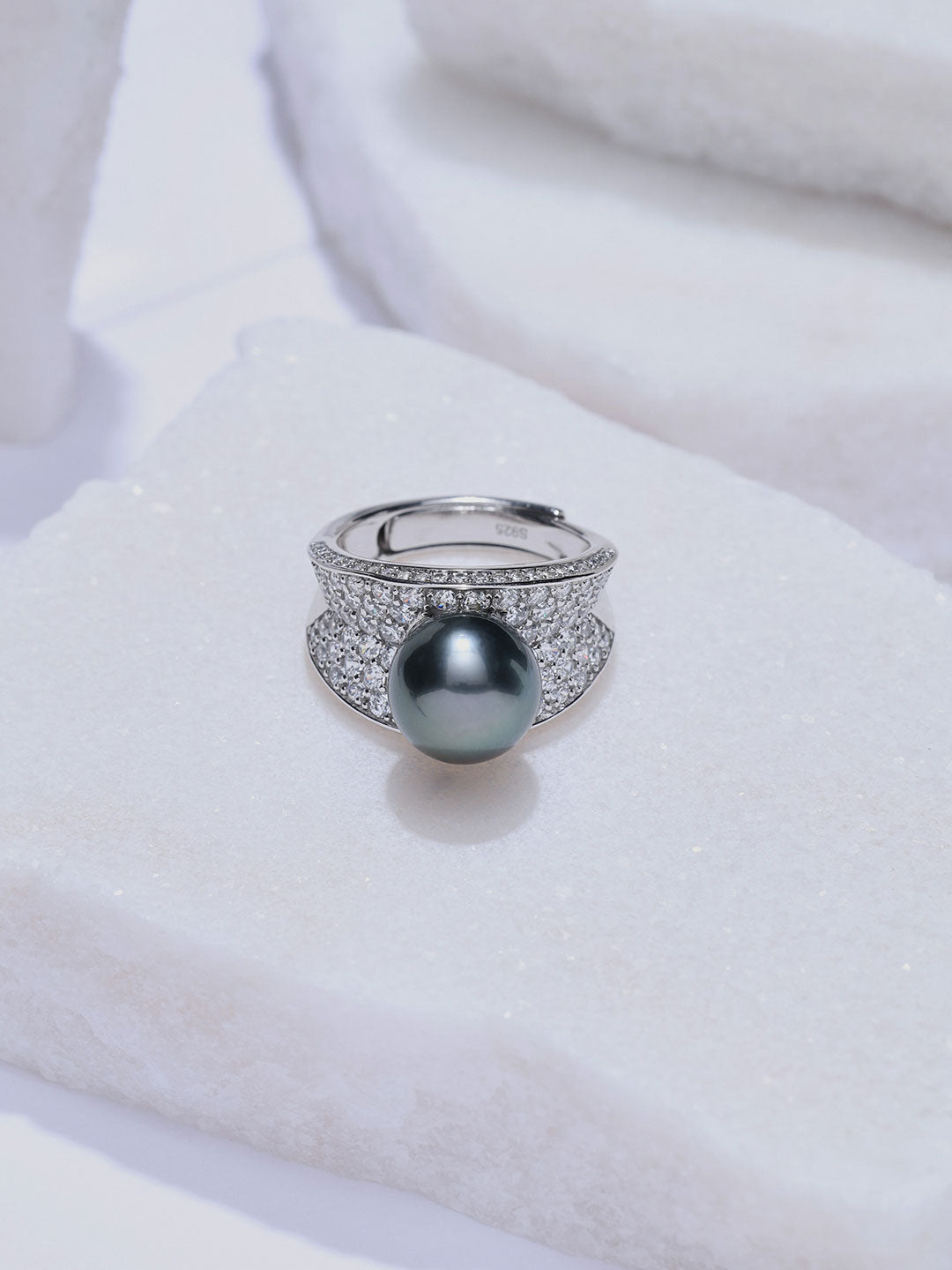 Elegant Tahitian Pearl Ring WR00487