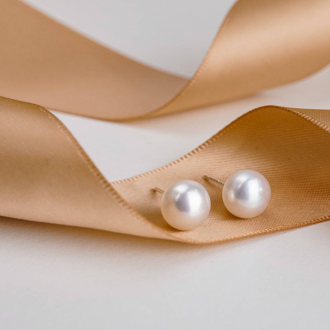 エレガントな淡水ホワイト セミラウンド パール スタッド ピアス WE00126