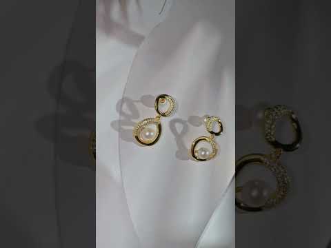Elegantes aretes de perlas de agua dulce WE00584