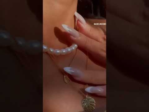 Elegantes aretes de perlas redondas de agua dulce WE00412