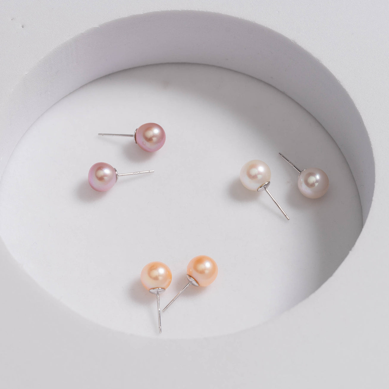 Elegant 18K Gold Top Grade Freshwater Purple Pearl Stud Earrings KE00060 - PEARLY LUSTRE