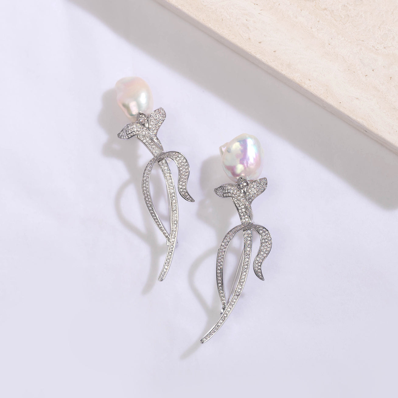 Elegant Baroque Pearl Brooch WC00051 | GARDENS - PEARLY LUSTRE