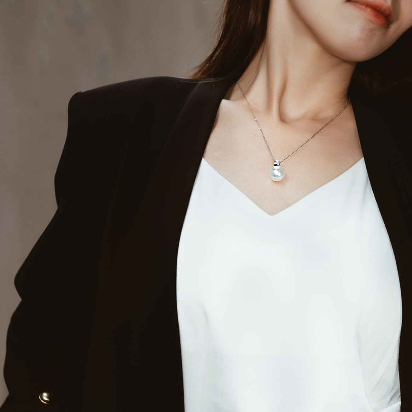18K Solid Gold Australian White South Sea Necklace KN00035 - PEARLY LUSTRE