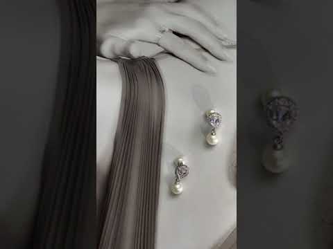 Elegantes aretes de perlas de agua dulce WE00130
