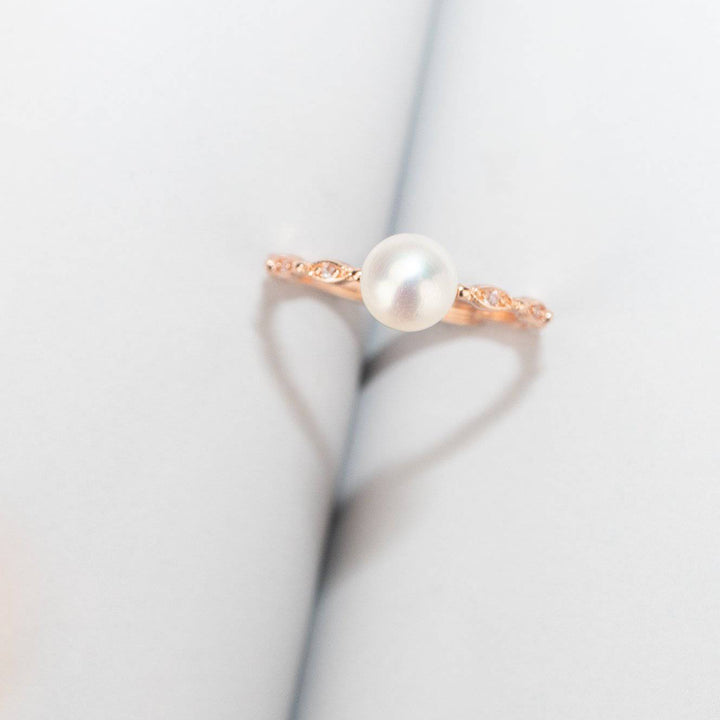 New Yorker Freshwater Pearl Ring WR00078 - PEARLY LUSTRE